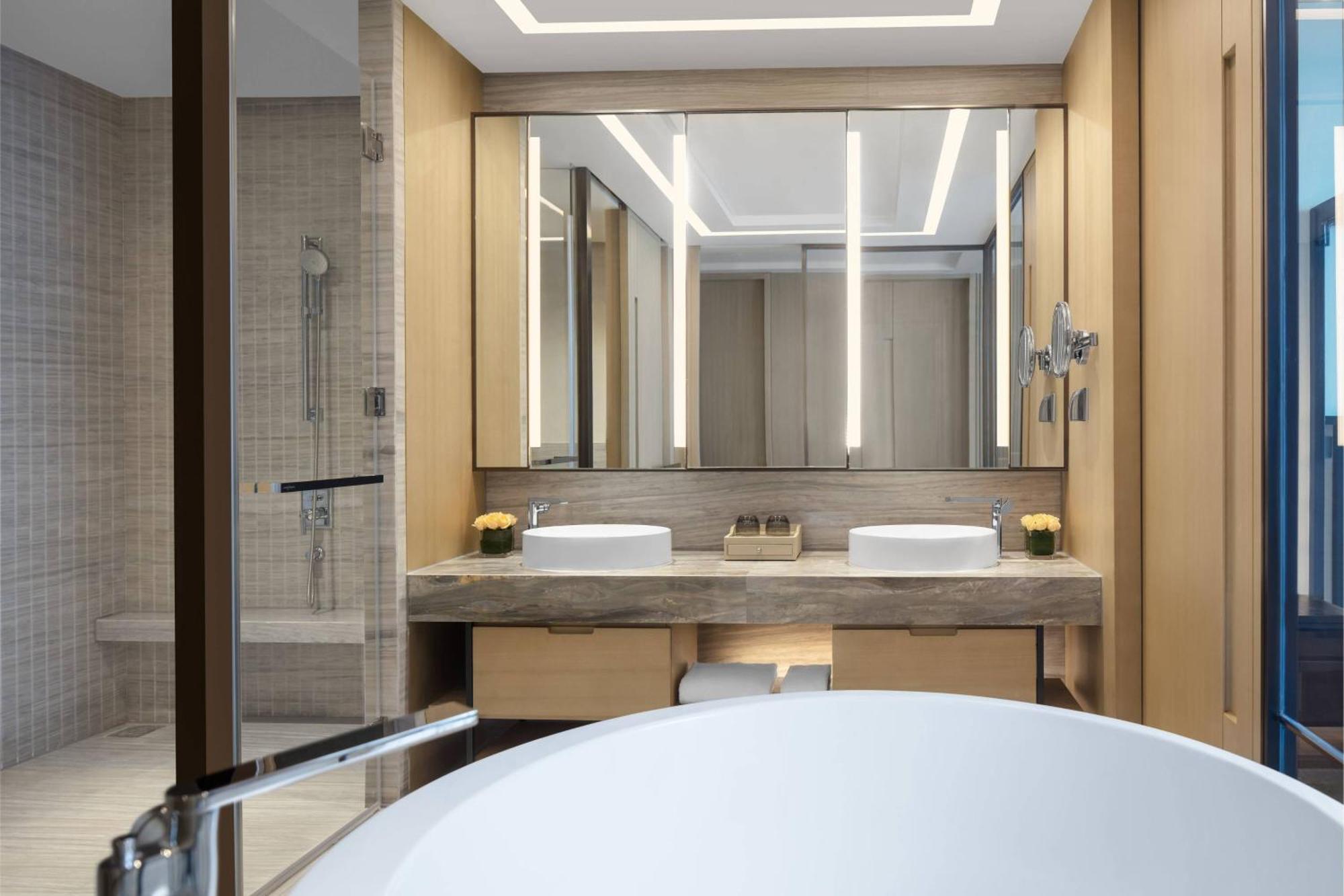 Courtyard By Marriott Jiangsu Taizhou Hotel Bagian luar foto